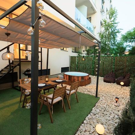 Downtown Hidden Garden With Jacuzzi In Bucharest Apartment Екстериор снимка