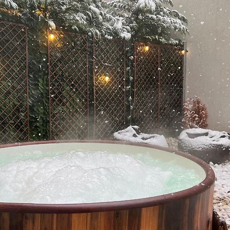 Downtown Hidden Garden With Jacuzzi In Bucharest Apartment Екстериор снимка