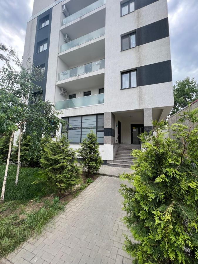 Downtown Hidden Garden With Jacuzzi In Bucharest Apartment Екстериор снимка