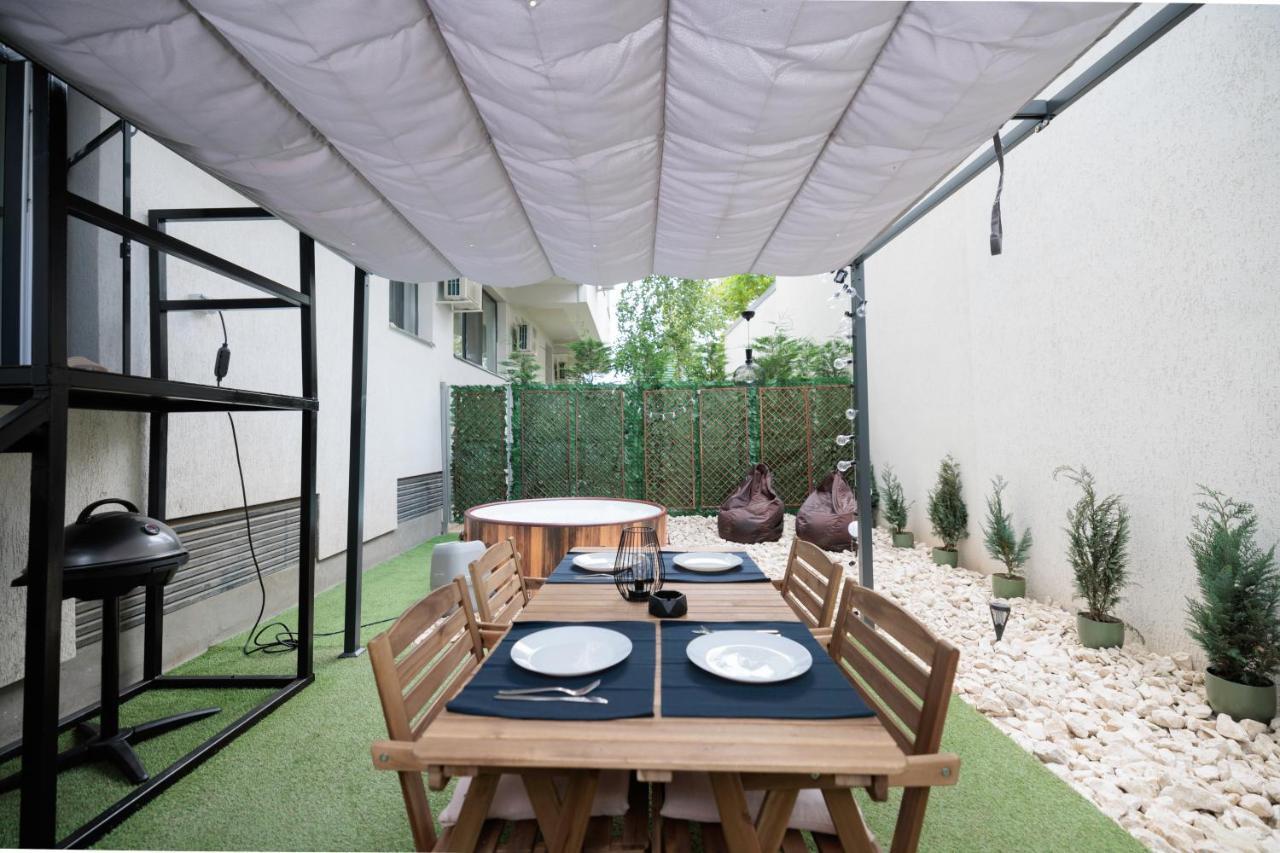 Downtown Hidden Garden With Jacuzzi In Bucharest Apartment Екстериор снимка