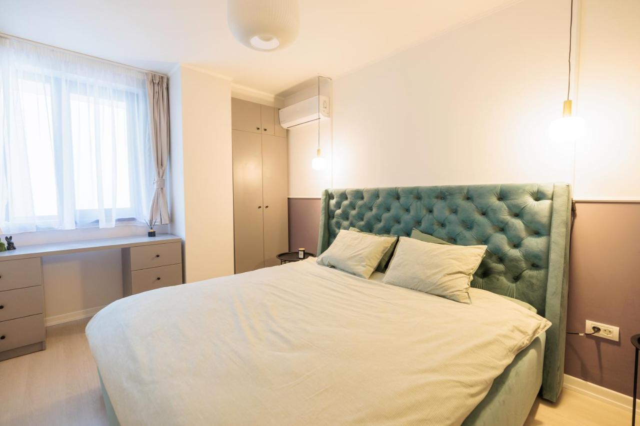 Downtown Hidden Garden With Jacuzzi In Bucharest Apartment Екстериор снимка