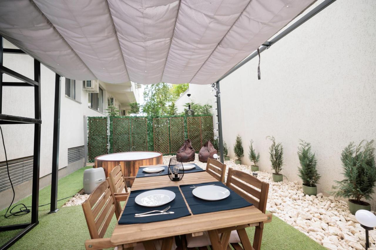 Downtown Hidden Garden With Jacuzzi In Bucharest Apartment Екстериор снимка