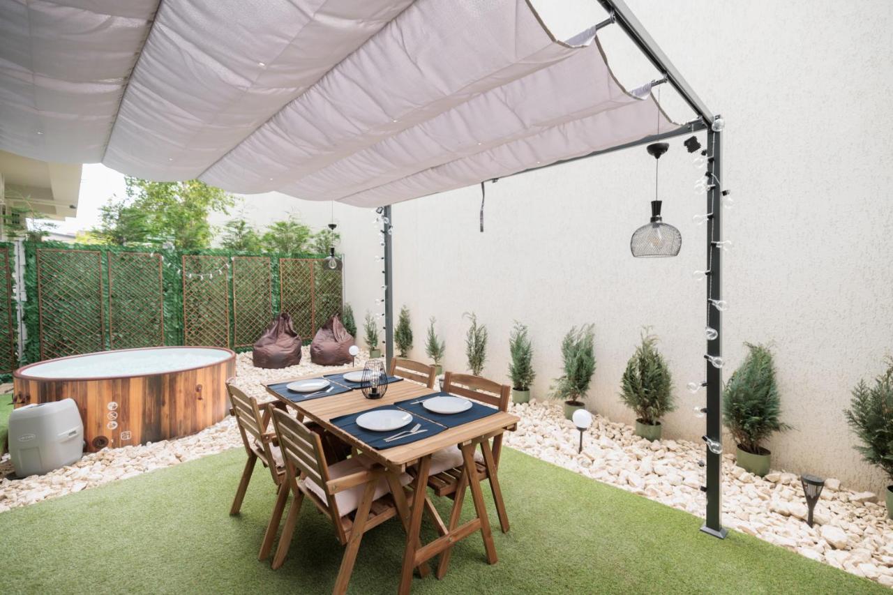 Downtown Hidden Garden With Jacuzzi In Bucharest Apartment Екстериор снимка