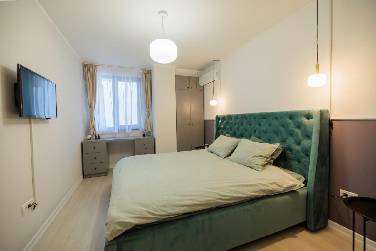 Downtown Hidden Garden With Jacuzzi In Bucharest Apartment Екстериор снимка
