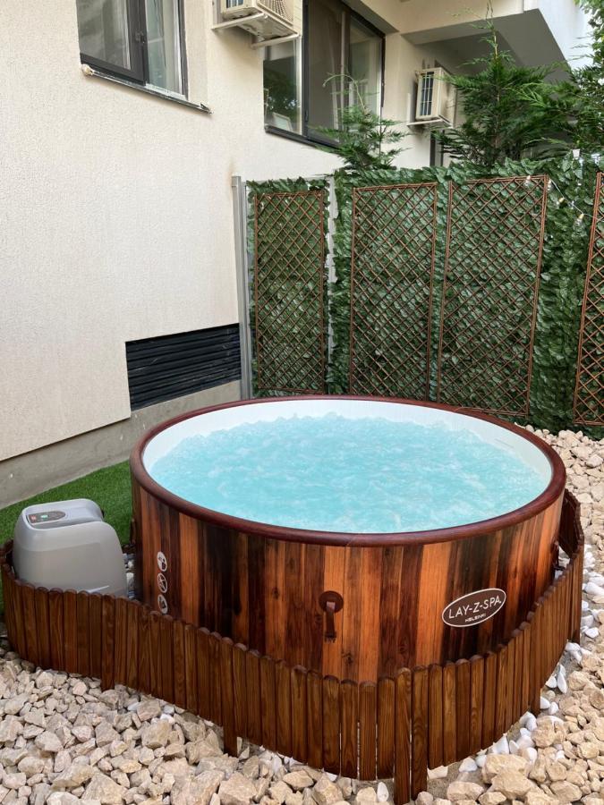 Downtown Hidden Garden With Jacuzzi In Bucharest Apartment Екстериор снимка