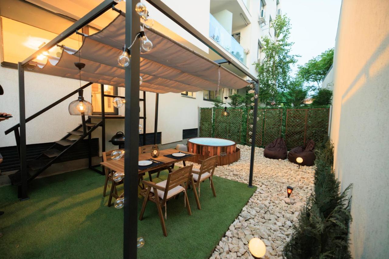 Downtown Hidden Garden With Jacuzzi In Bucharest Apartment Екстериор снимка