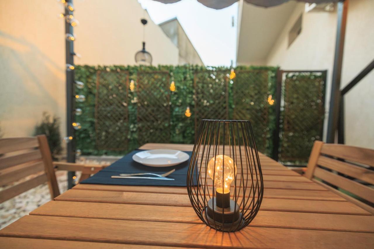 Downtown Hidden Garden With Jacuzzi In Bucharest Apartment Екстериор снимка