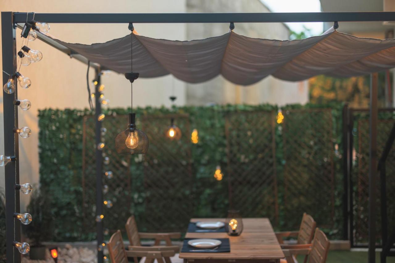 Downtown Hidden Garden With Jacuzzi In Bucharest Apartment Екстериор снимка
