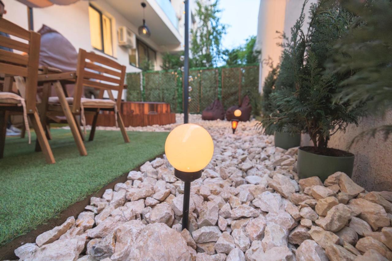 Downtown Hidden Garden With Jacuzzi In Bucharest Apartment Екстериор снимка