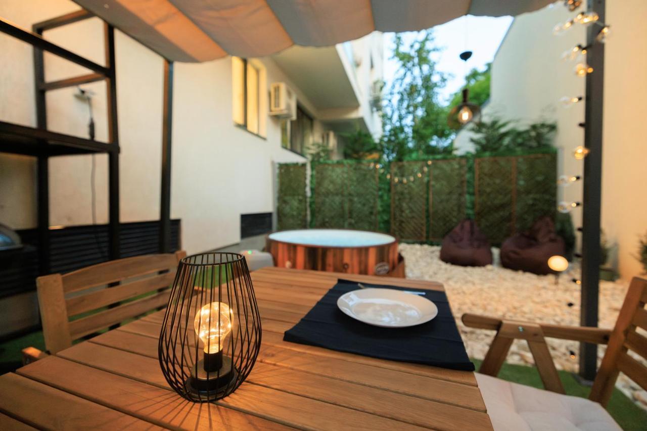 Downtown Hidden Garden With Jacuzzi In Bucharest Apartment Екстериор снимка