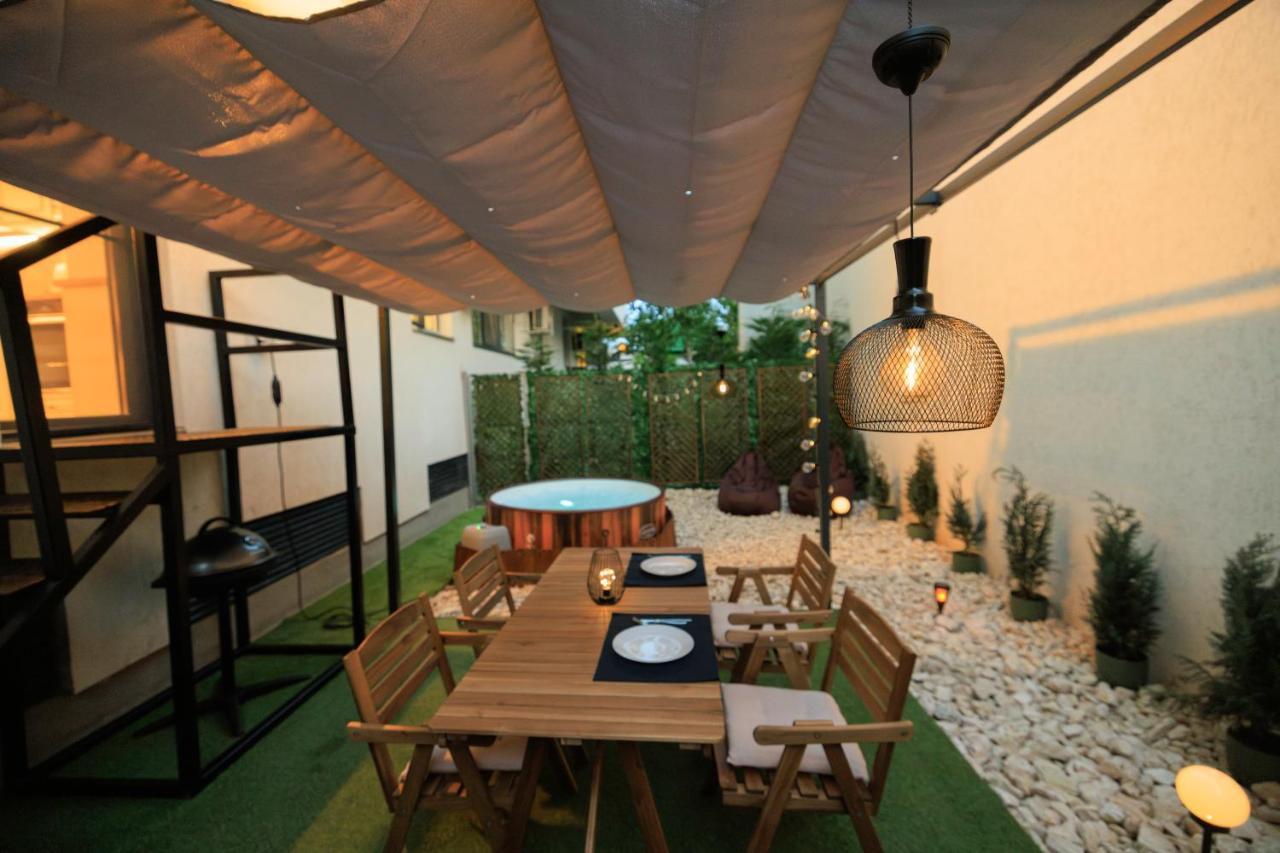 Downtown Hidden Garden With Jacuzzi In Bucharest Apartment Екстериор снимка