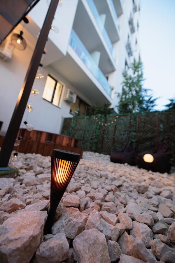Downtown Hidden Garden With Jacuzzi In Bucharest Apartment Екстериор снимка